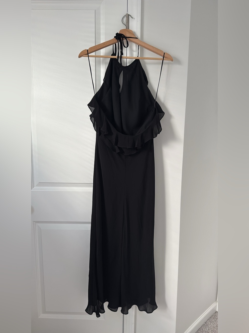 Vintage Ralph Lauren 100% silk halter dress
Open back - Picture 6 of 8